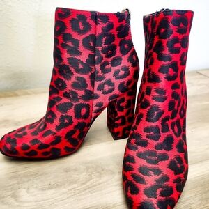 Shoe Dazzle Red Leopard Print Ankle Boots Size 7.5 Chunky Heel Statement Booties